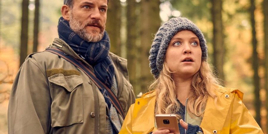 «Das Lied des toten Mädchens»: Jan (Torben Liebrecht) und «Mütze» (Lara Mandoki) suchen nach einer geheimnisvollen Waldhütte.