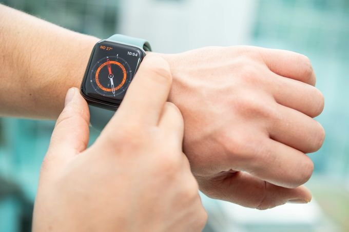 fitness tracker smart wristwatch