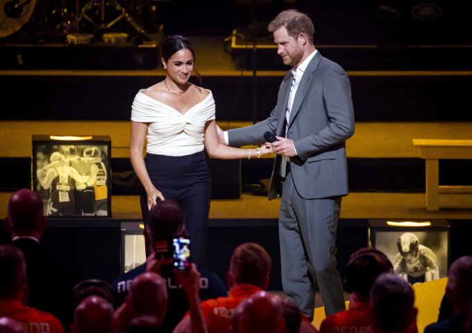 Satte 13'000 Franken zahlte Meghan Markle für dieses Outfit. Meghan Markle Prinz Harry