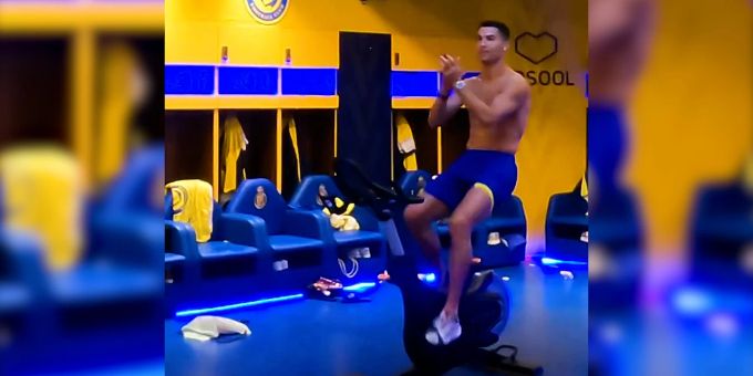 In der Kabine - Hier jubelt Ronaldo über Al-Nassr-Tor