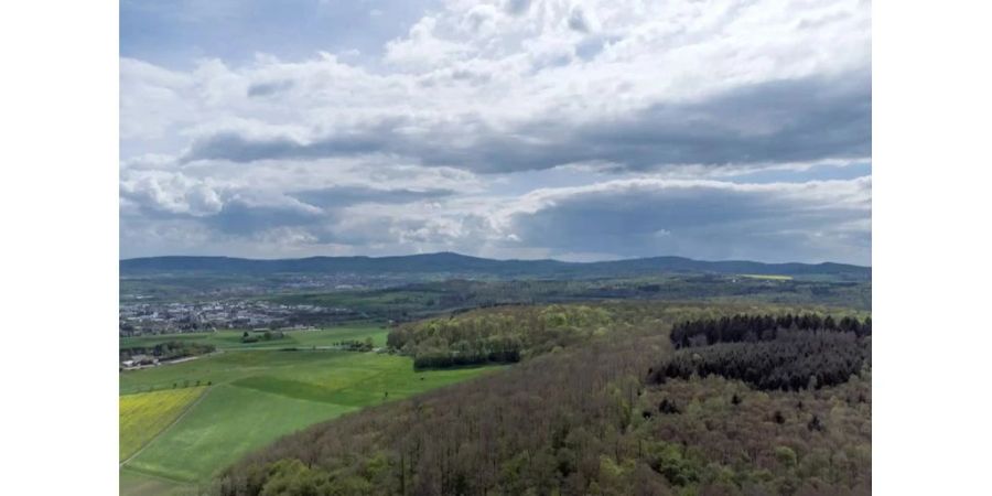 Die neue Woche startet teilweise sonnig. Schauer wird es aber wohl weiterhin geben. (Symbolbild)