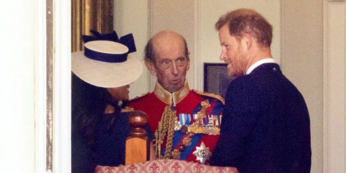 Verbot von Queen - Harry musste bei Wiedersehen auf Uniform verzichten