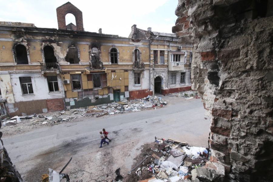 Das Grauen nimmt auch nach drei Monaten kein Ende. Hier ein zerstörter Stadtteil im eingenommenen Mariupol.