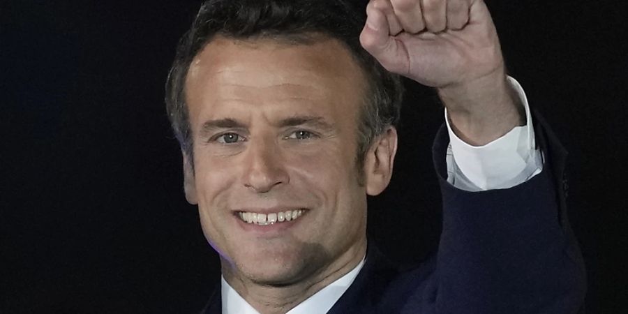 Durch seine Wiederwahl kann in Frankreich ein deutlicher Schritt nach rechts verhindert werden: Emmanuel Macron bleibt weiterhin der Präsident von Frankreich. Foto: Christophe Ena/AP/dpa