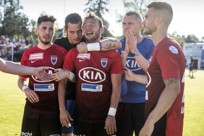 Grenzenlose Enttäuschung bei den Spielern des FC Aarau nach dem verpassten Aufstieg in die Super League im Jahr 2019. FC Aarau