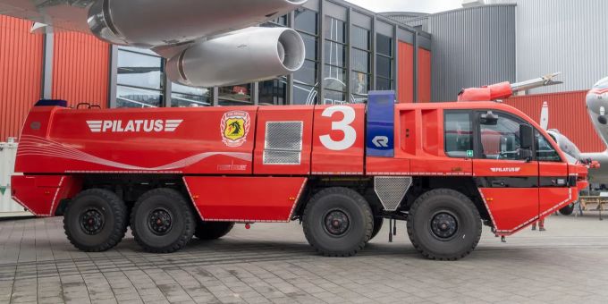 Kultur - Flugfeldlöschfahrzeug betrachten im Verkehrshaus Luzern