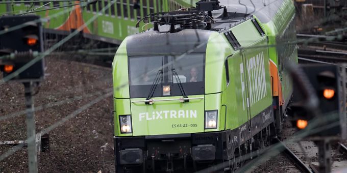 Ab rund zehn Euro von Basel nach Berlin: Die deutsche Billig-Zuglinie Flixtrain expandiert ab Ende Juni in die Schweiz. (Archivbild) Ab rund zehn Euro von Basel nach Berlin: Die deutsche Billig-Zuglinie Flixtrain expandiert ab Ende Juni in die Schweiz. (Archivbild)