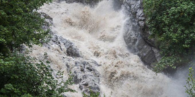 So toste die Simme bei Lenk am 28. Juli 2018, als Schmelzwasser aus dem Plaine-Morte-Gletschersee sie anschwellen liess. (Archivbild) So toste die Simme bei Lenk am 28. Juli 2018, als Schmelzwasser aus dem Plaine-Morte-Gletschersee sie anschwellen liess. (Archivbild)