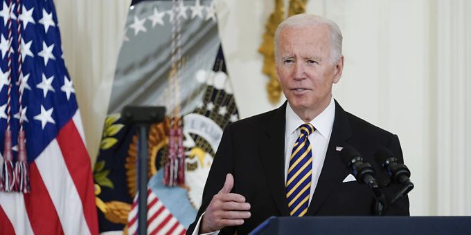 Joe Biden, Präsident der USA, spricht während der Verleihung des Titels «Lehrer des Jahres 2022» im East Room des Weissen Hauses. Foto: Susan Walsh/AP/dpa Joe Biden, Präsident der USA, spricht während der Verleihung des Titels «Lehrer des Jahres 2022» im East Room des Weissen Hauses. Foto: Susan Walsh/AP/dpa