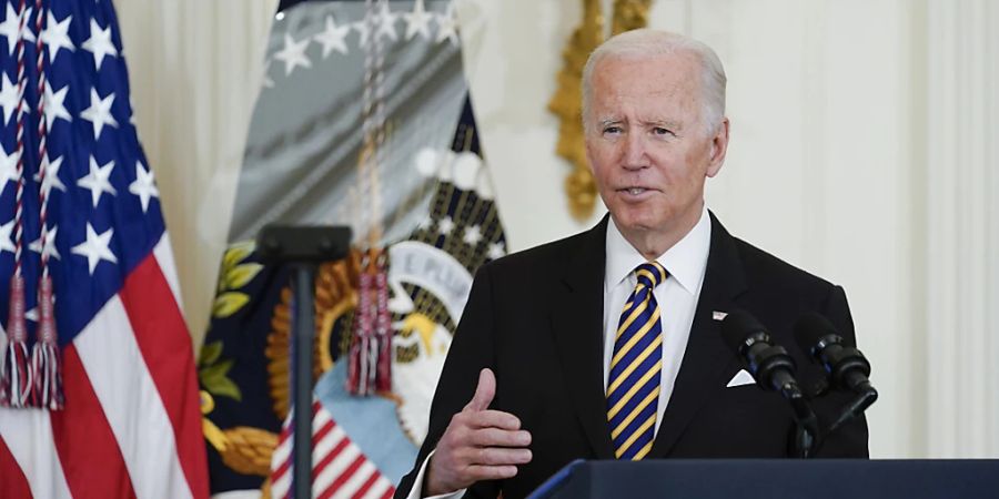 Joe Biden, Präsident der USA, spricht während der Verleihung des Titels «Lehrer des Jahres 2022» im East Room des Weissen Hauses. Foto: Susan Walsh/AP/dpa