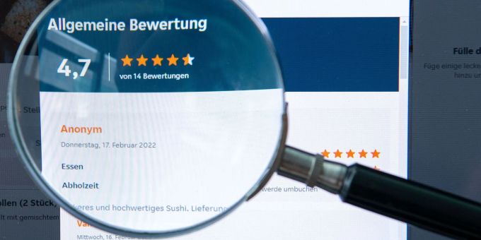 Vier Sterne deluxe? Bei Onlinebewertungen sollte man genau hinschauen. Vier Sterne deluxe? Bei Onlinebewertungen sollte man genau hinschauen.