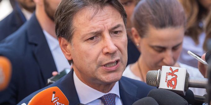 Giuseppe Conte, Vorsitzender der Movimento 5 Stelle (M5S), spricht am Palazzo Chigi, Amtssitz des italienischen Ministerpräsidenten, mit der Presse. Foto: Mauro Scrobogna/LaPresse via ZUMA Press/dpa bergamo