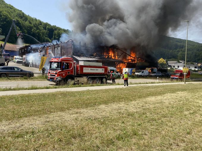 Die Feuerwehr stand mit einem Grossaufgebot im Einsatz.