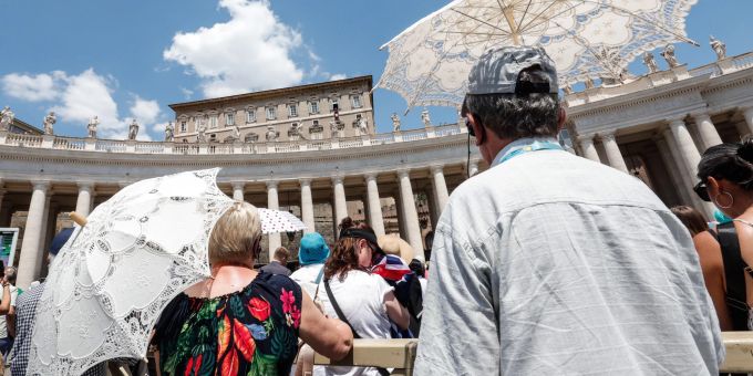 Viele Gläubige zog es am Sonntag, 19. Juni 2022, auf den Petersplatz für das Angelusgebet. Pope Francis Sunday Angelus prayer in St. Peter's Square