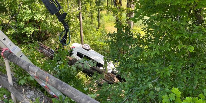 Das verunfallte Auto in Urdorf ZH. Auto