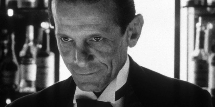 Joe Turkel als Barkeeper im Horrorfilm «Shining».