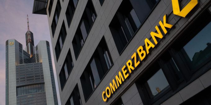 Frankfurt/Main - Commerzbank trotz Belastungen auf Kurs zu Milliardengewinn