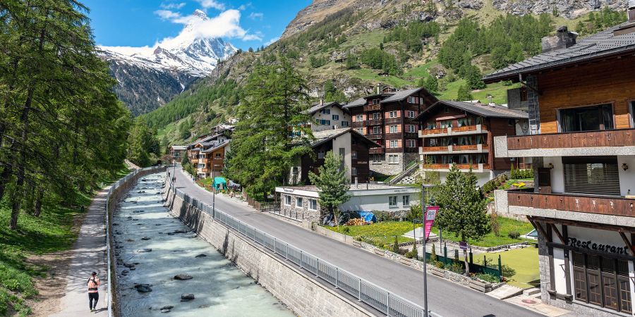 Die Vispa in Zermatt mit dem Matterhorn im Hintergrund.