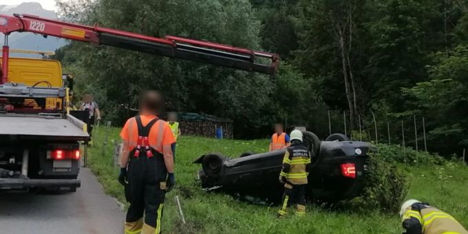 Bürglen UR: Lenkerin kollidiert mit Kolonnenstein Bürglen UR: Lenkerin kollidiert mit Kolonnenstein