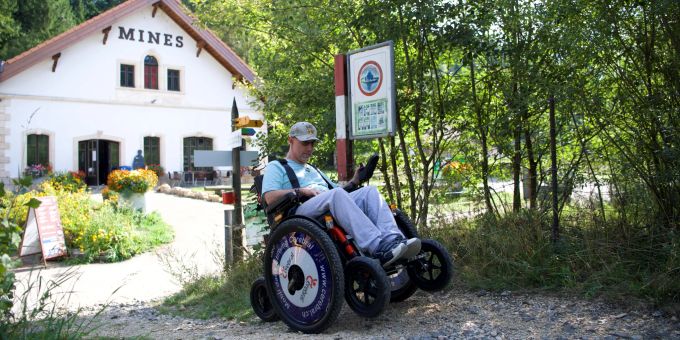 In La Presta kann ein geländegängiger Elektrorollstuhl JST Mountain Drive ausgeliehen werden. Elektrorollstuhl JST Mountain Drive