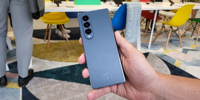 Von aussen wirkt das Samsung Galaxy Z Fold4 praktisch identisch wie der Vorgänger. Samsung Galaxy Z Fold4