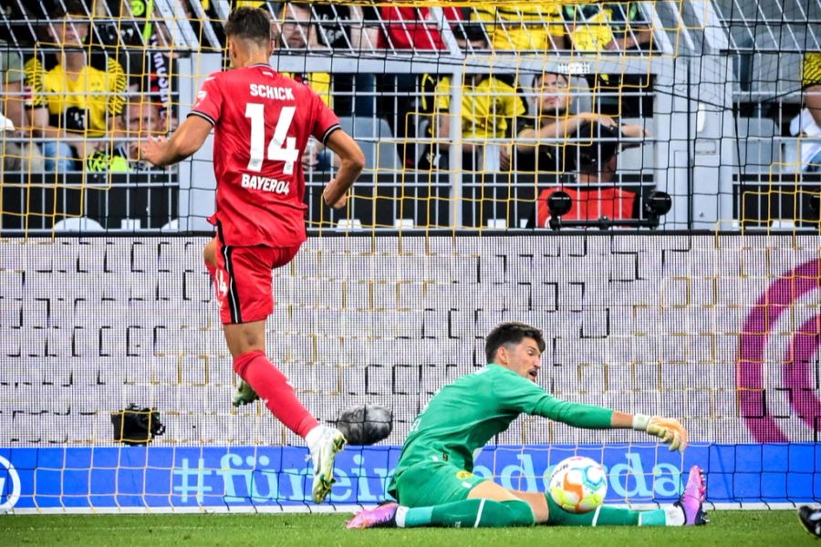 Der Schweizer Gregor Kobel ist der starke Rückhalt des Teams.