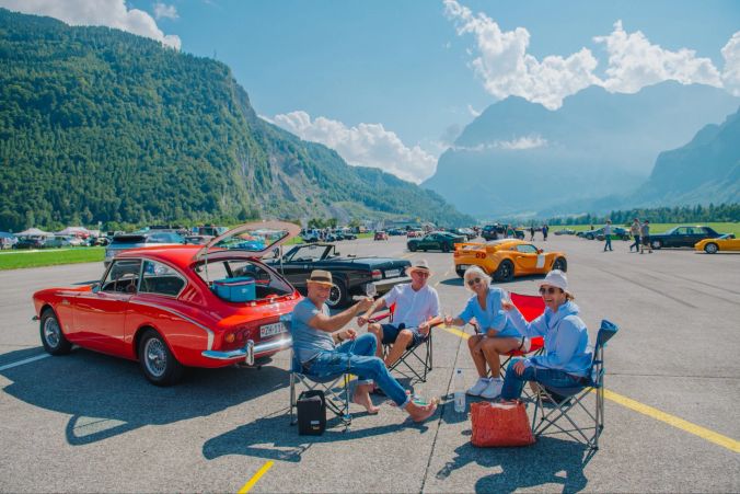Freunde aus Zürich & Oberschwaben, angereist mit dem Sunbeam Harrington LeMans und dem DamilerSP250