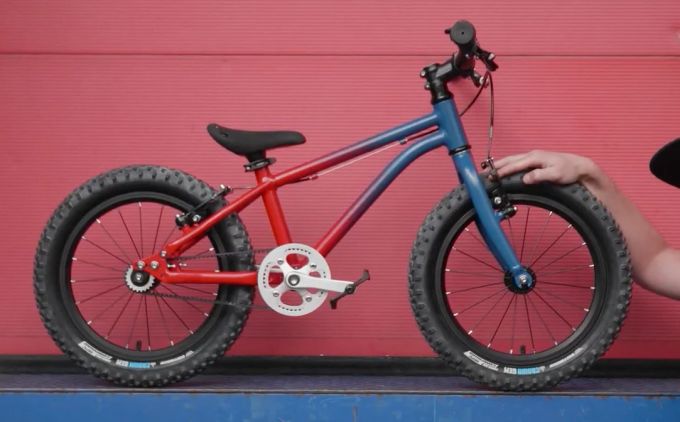 Neue Farbe, neues Glück: Den Junior freuts. Velo Rodaro