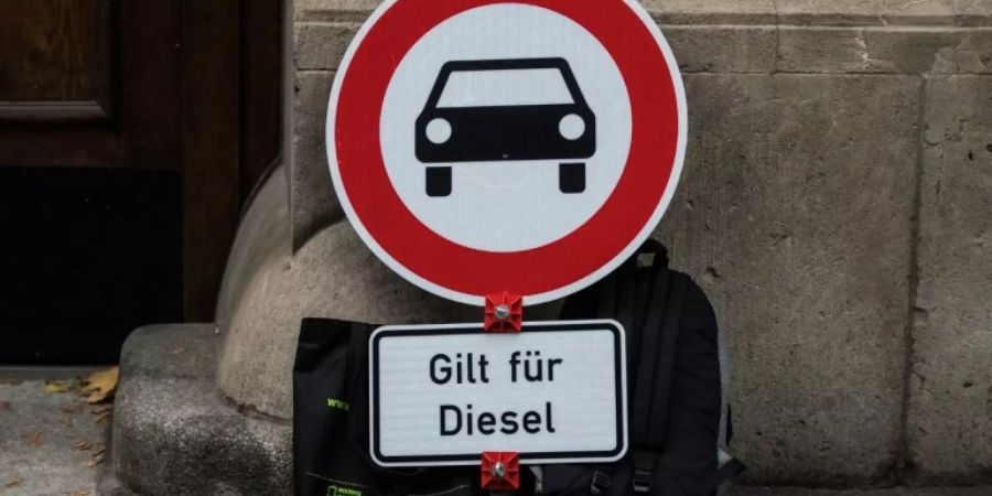 Inoffizielles Schild für Dieselfahrverbote