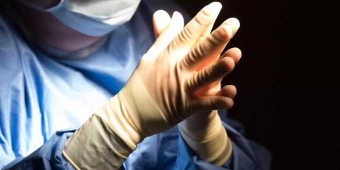 Die Transplantation einer ursprünglich geschädigter Spendeleber gelang erstmals. Transplantation