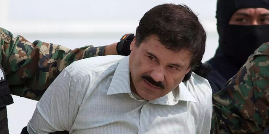 Drogenboss «El Chapo» wird abgeführt.