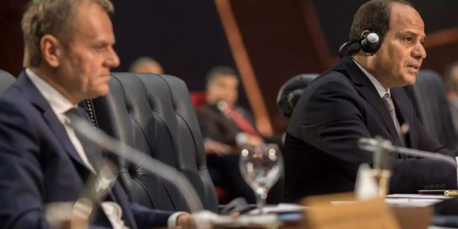 Spannungsgeladene Atmosphäre: EU-Ratschef Donald Tusk (l.) lauscht dem ägyptischen Präsidenten Abdel Fattah al-Sisi. Foto: Oliver Weiken