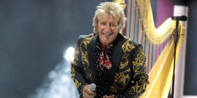 Rod Stewart, Rock- und Popsänger aus Grossbritannien, singt in der Boardwalk Hall. Rod Stewart Mikrofon
