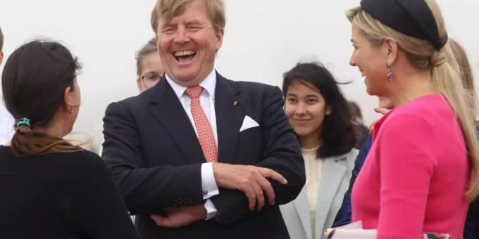 Das niederländische Königspaar Willem-Alexander (M.) und Máxima (r.) scheint Spass zu haben. Foto: Danny Gohlke Das niederländische Königspaar Willem-Alexander (M.) und Máxima (r.) scheint Spass zu haben. Foto: Danny Gohlke