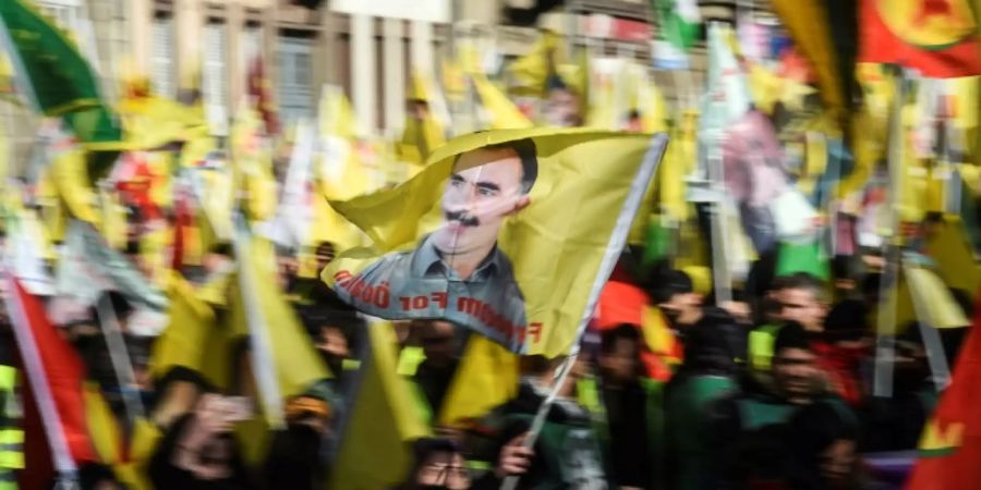 Tausende Kurden fordern Freiheit für Öcalan