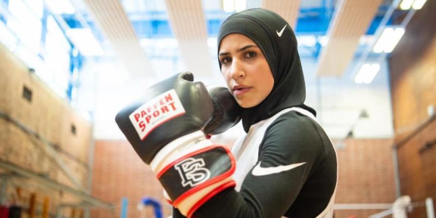 Zeina Nassar boxt im Hijab. Foto: Arne Immanuel Bänsch.