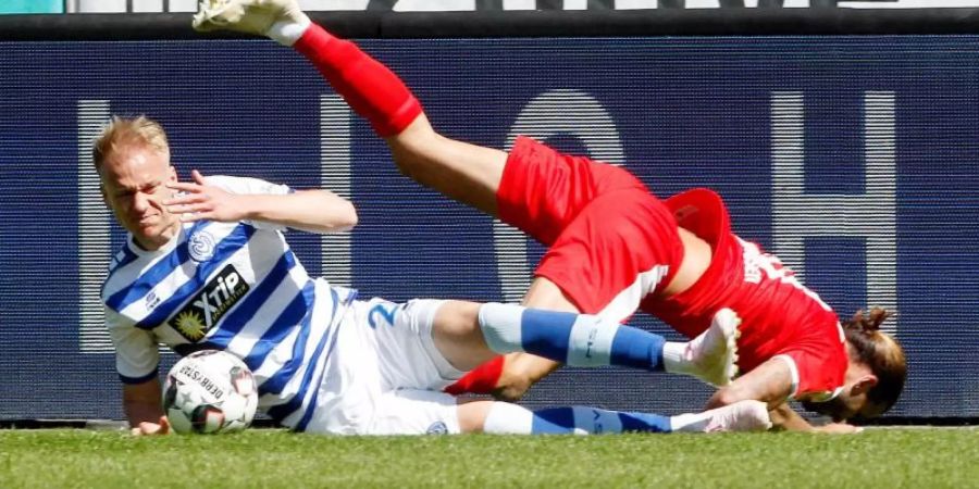 Der MSV Duisburg und der SV Sandhausen trennten sich 2:2. Foto: Roland Weihrauch/dpa