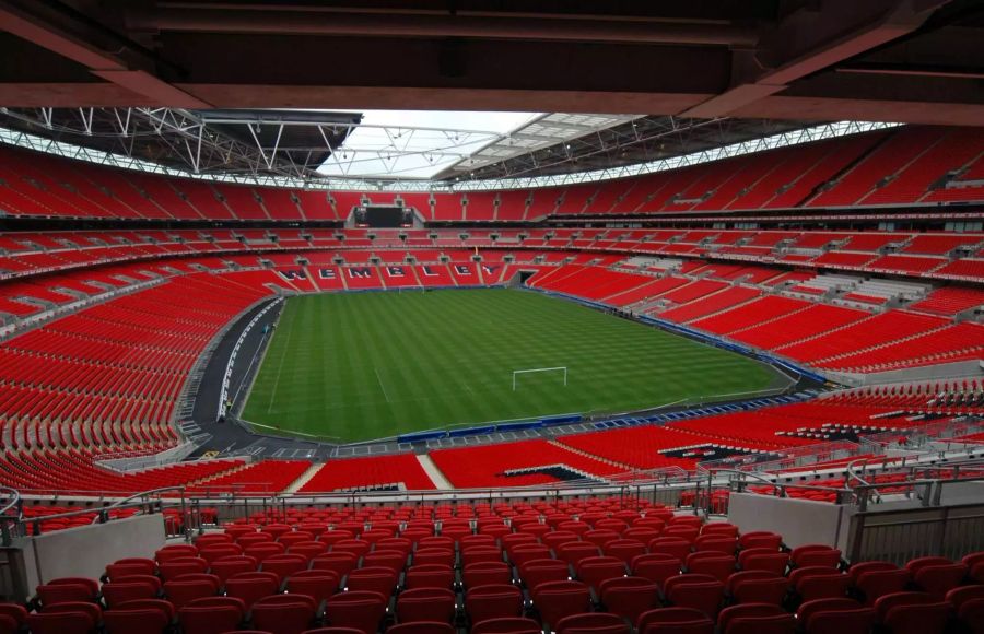 Wembley Stadium in London, Heimspiele von Tottenham werden zwischen 2017 und 2019 hier ausgetragen, 90'000 Zuschauer.