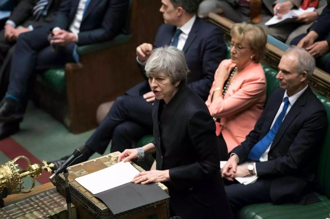 Die britische Premierministerin Theresa May spricht im Parlament zum Brexit. Brexit