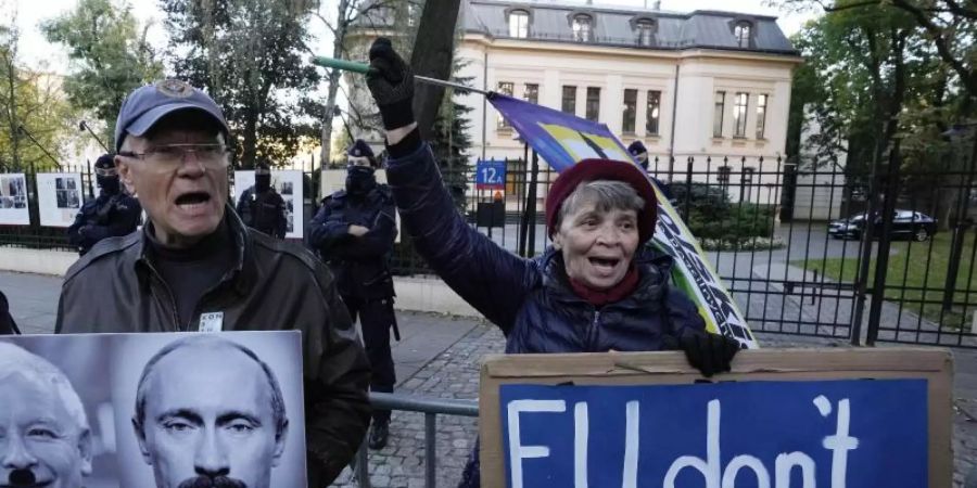 In vielen Grossstädten Polens sind für heute Proteste angekündigt. Foto: Czarek Sokolowski/AP/dpa