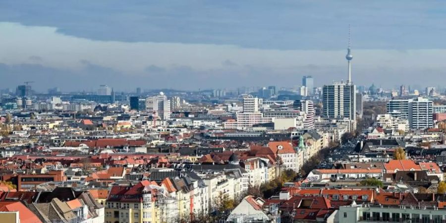 Die Sogwirkung von Metropolen schwächt sich in der Corona-Pandemie ab. Foto: Jens Kalaene/dpa-Zentralbild/dpa