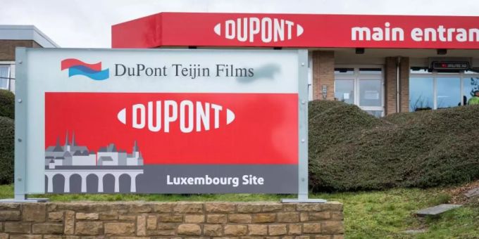 Das Logo des US-Unternehmens Dupont de Nemours (aufgenommen in Luxemburg). Foto: Oliver Dietze/dpa Das Logo des US-Unternehmens Dupont de Nemours (aufgenommen in Luxemburg). Foto: Oliver Dietze/dpa