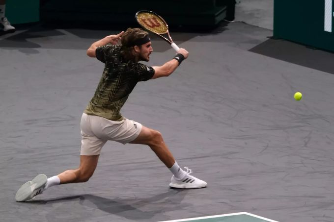 Stefanos Tsitsipas wird von einer Verletzung ausgebremst. Nun gilt: Regenerieren, um für die ATP-Finals fit zu sein. Tennis Paris Masters