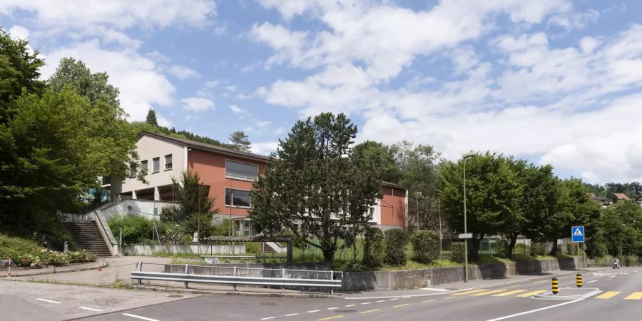 Die Turnhalle der Primarschule in Grellingen.