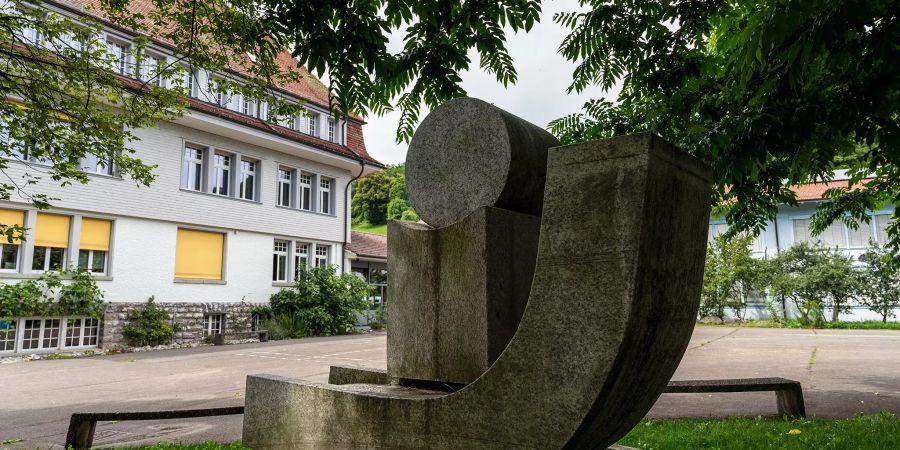 Das Schulzentrum Längenstein in Spiez.