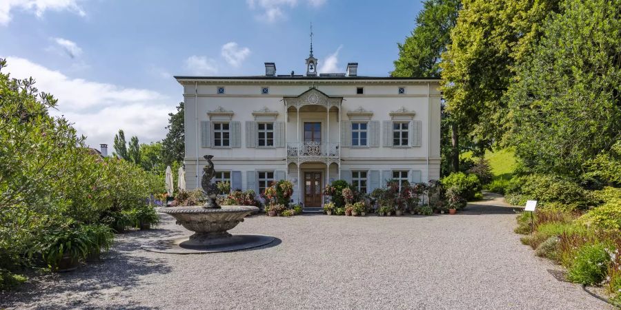 Im Herzen der Merian Gärten in Münchenstein liegt die Villa Merian.