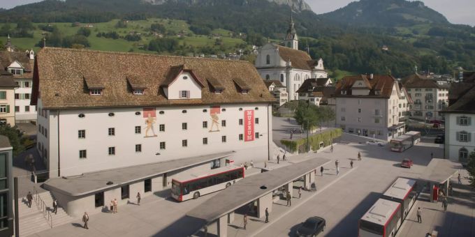 Bahnhofstrasse, Schwyz; Bushof & Hofmatt; Vogelperspektive