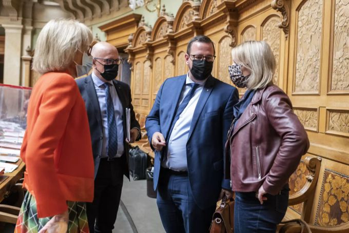 Diese vier Mitglieder der Mitte-Fraktion haben die Initiative im Nationalrat verworfen: Ruth Humbel (AG), Nicolo Paganini (SG), Philipp Matthias Bregy (VS) und Elisabeth Schneider-Schneiter Mitte Tabakwerbeverbot