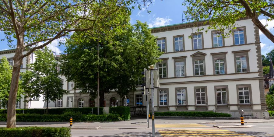 Das Schulhaus Steingut in Schaffhausen: Gebäude Altbau.