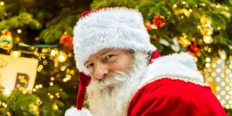 Henning Baum - Seine Weihnachtsbäume fallen bei der Familie durch Henning Baum - Seine Weihnachtsbäume fallen bei der Familie durch